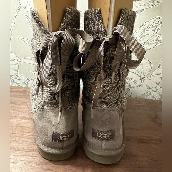 UGG ISLA HEATHERED CHARCOAL BOOTS - Women’s 9 - Picture 4 of 6